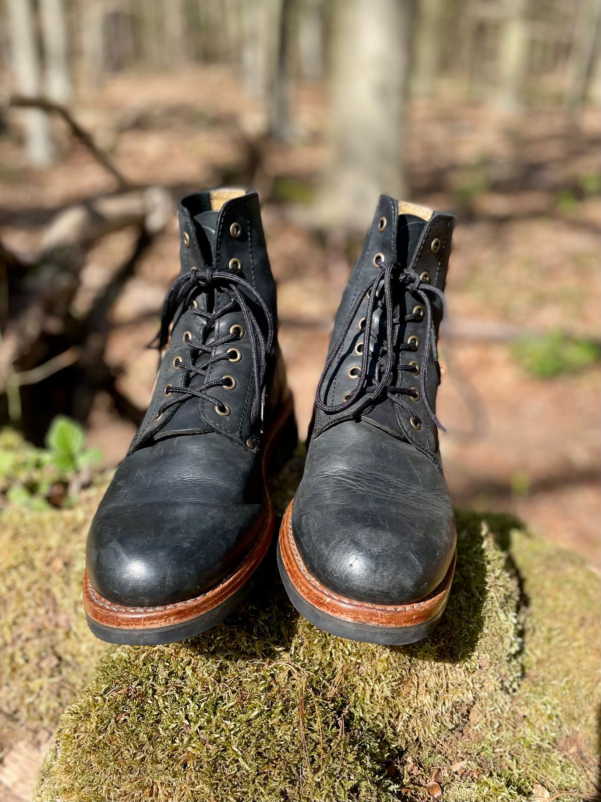 Photo by sbjweyk on April 2, 2025 of the Urban Shepherd Scout Charcoal in Waxed Portugese Calfskin.
