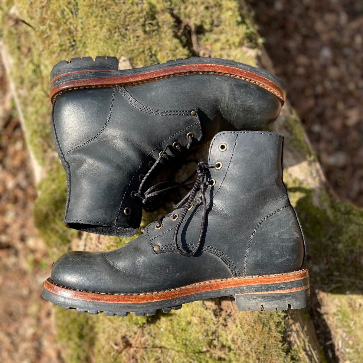 Photo by sbjweyk on April 2, 2025 of the Urban Shepherd Scout Charcoal in Waxed Portugese Calfskin.