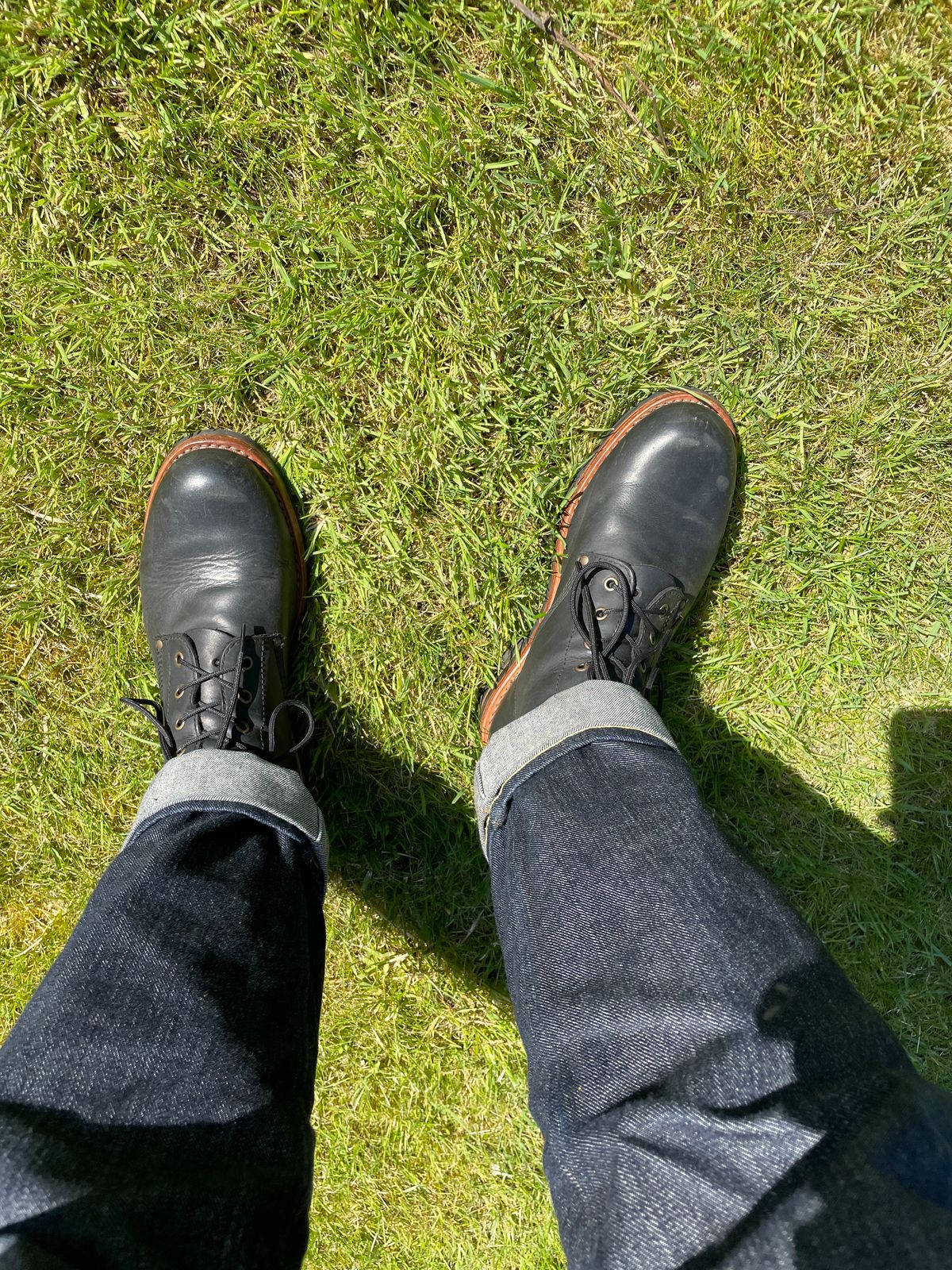 Photo by sbjweyk on April 20, 2025 of the Urban Shepherd Scout Charcoal in Waxed Portugese Calfskin.