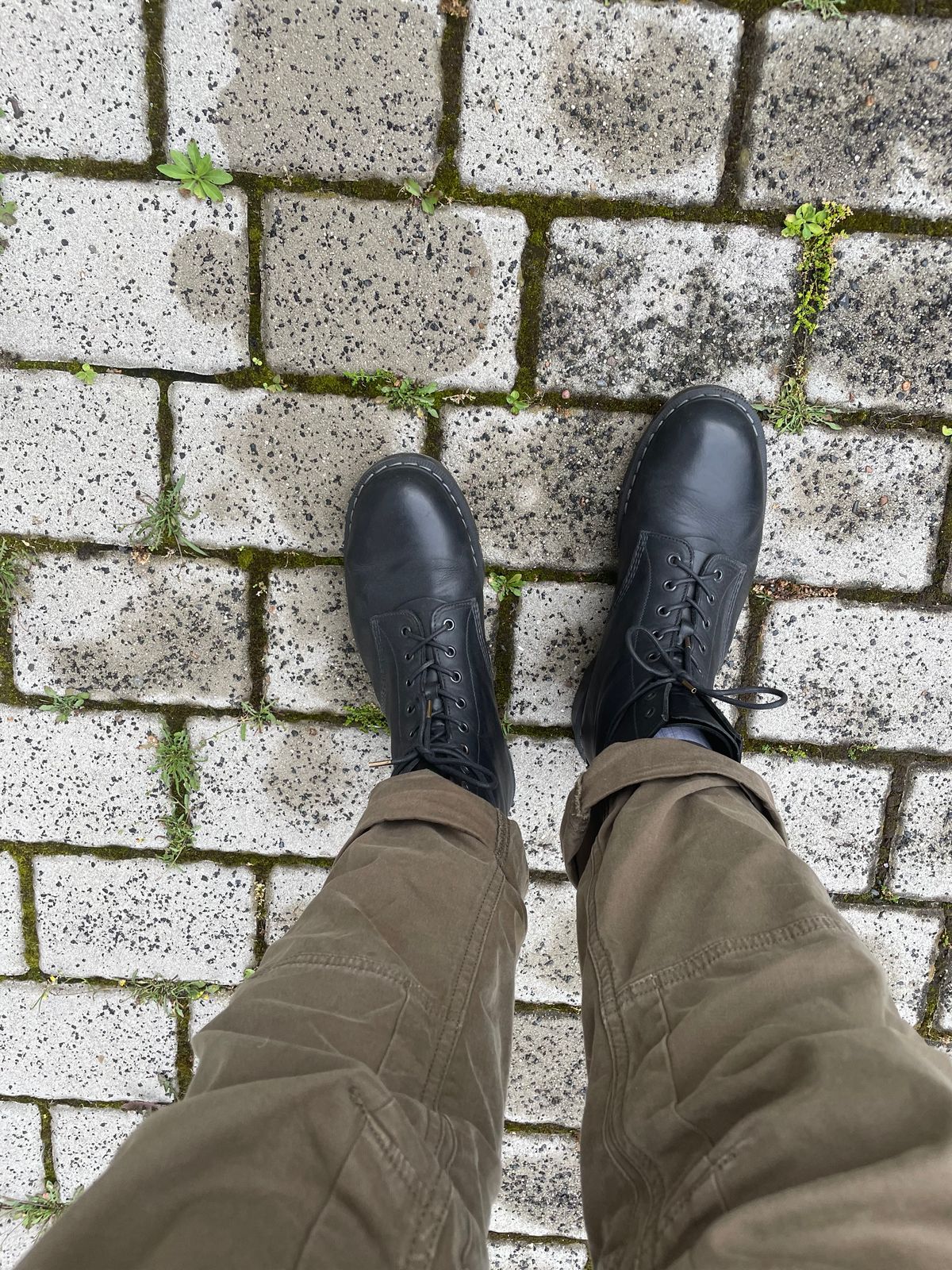 Photo by sbjweyk on July 12, 2024 of the Solovair 8 Eye Derby Boot in Black Greasy.