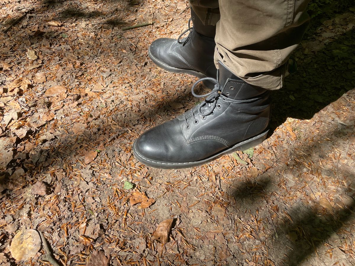 Photo by sbjweyk on May 13, 2025 of the Solovair 8 Eye Derby Boot in Black Greasy.