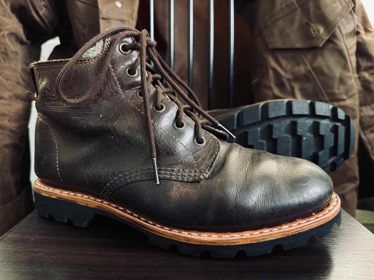 Photo by stinkypatina on May 6, 2024 of the Dr. Martens 939 Ben in Dark Brown Crazy Horse.