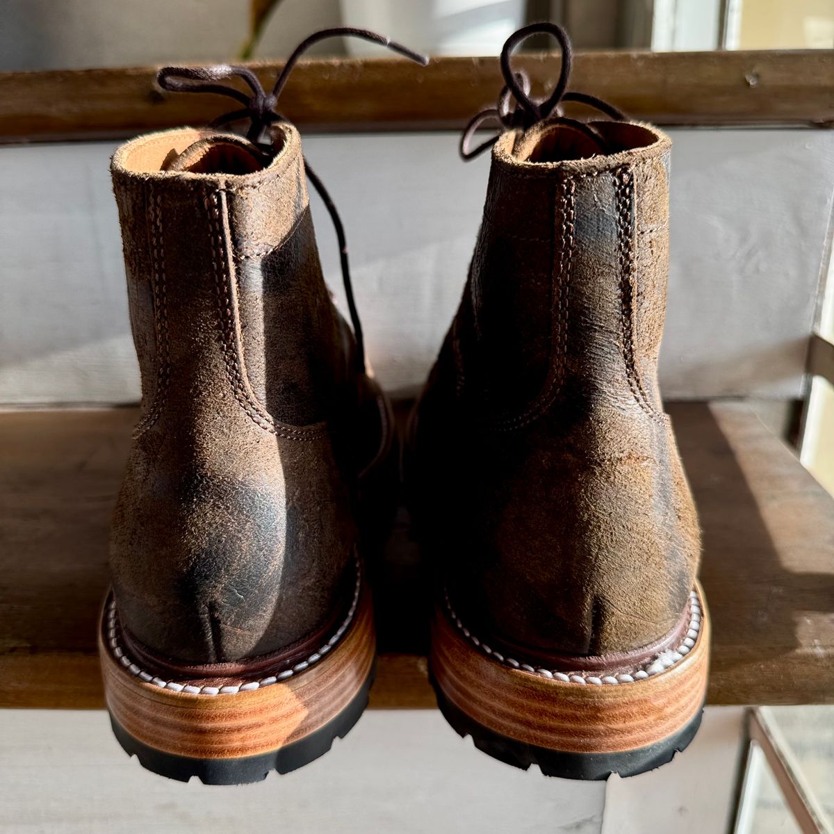 Photo by stinkypatina on May 4, 2026 of the Caswell Boot Company Lisbon in C.F. Stead Stone Rambler.