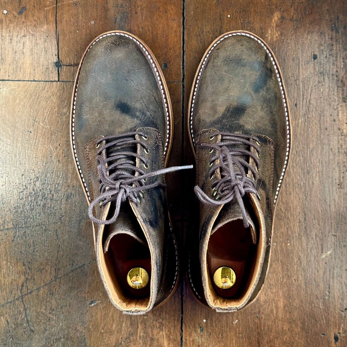 Photo by stinkypatina on May 4, 2026 of the Caswell Boot Company Lisbon in C.F. Stead Stone Rambler.