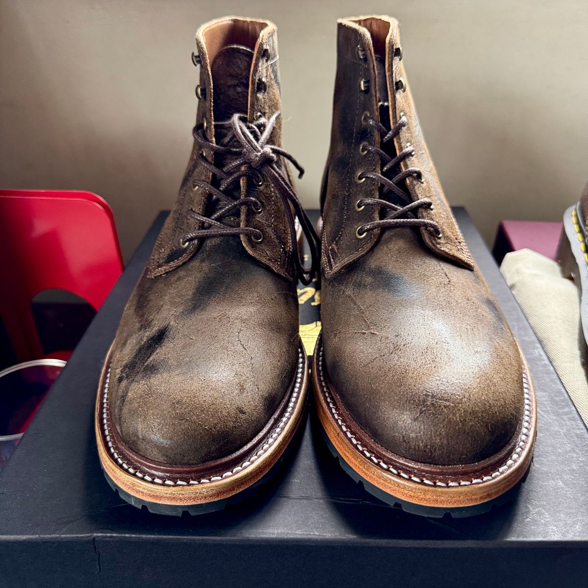 Photo by stinkypatina on May 4, 2026 of the Caswell Boot Company Lisbon in C.F. Stead Stone Rambler.