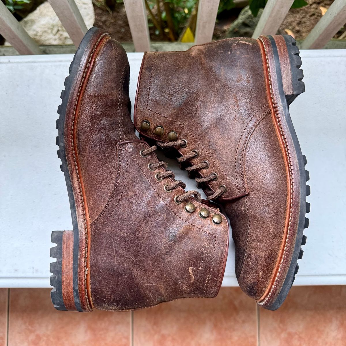 Photo by stinkypatina on September 10, 2025 of the Parkhurst The Niagara in C.F. Stead Light Brown Waxy Commander Suede.