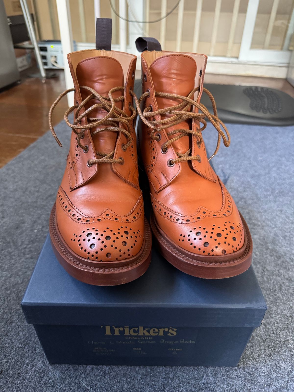 Photo by stinkypatina on December 30, 2024 of the Tricker's Stow Country Boot in C-Shade Tan.