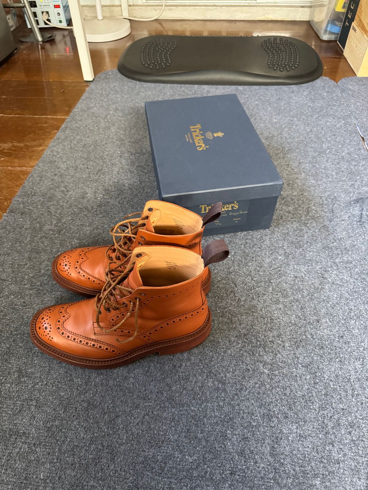 Photo by stinkypatina on December 30, 2024 of the Tricker's Stow Country Boot in C-Shade Tan.