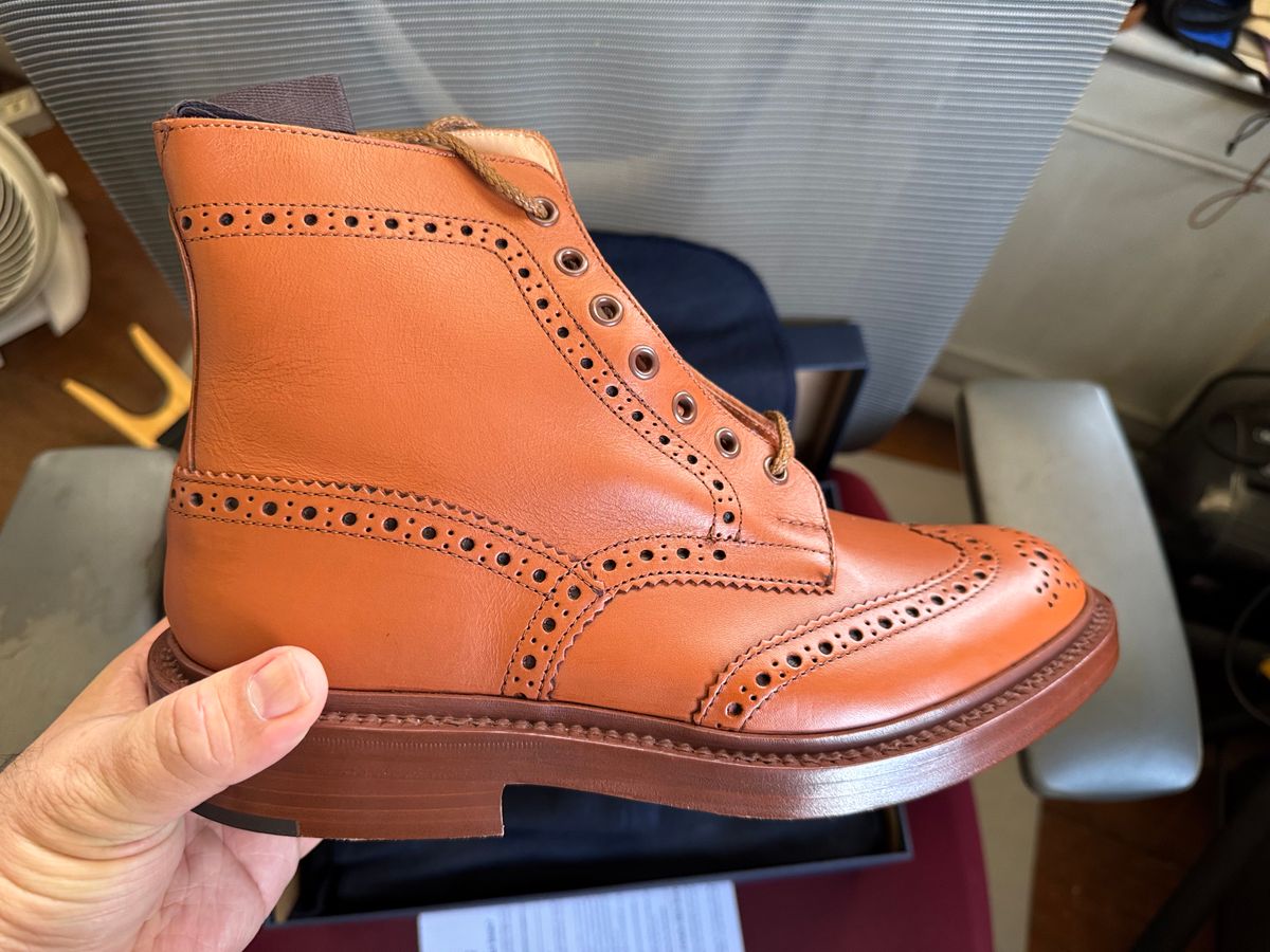 Photo by stinkypatina on December 30, 2024 of the Tricker's Stow Country Boot in C-Shade Tan.