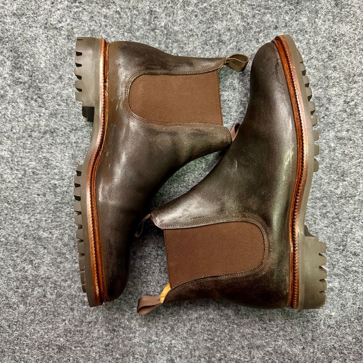 Photo by stinkypatina on November 25, 2025 of the Meermin Chelsea Boot in Rust Waxy Calf.