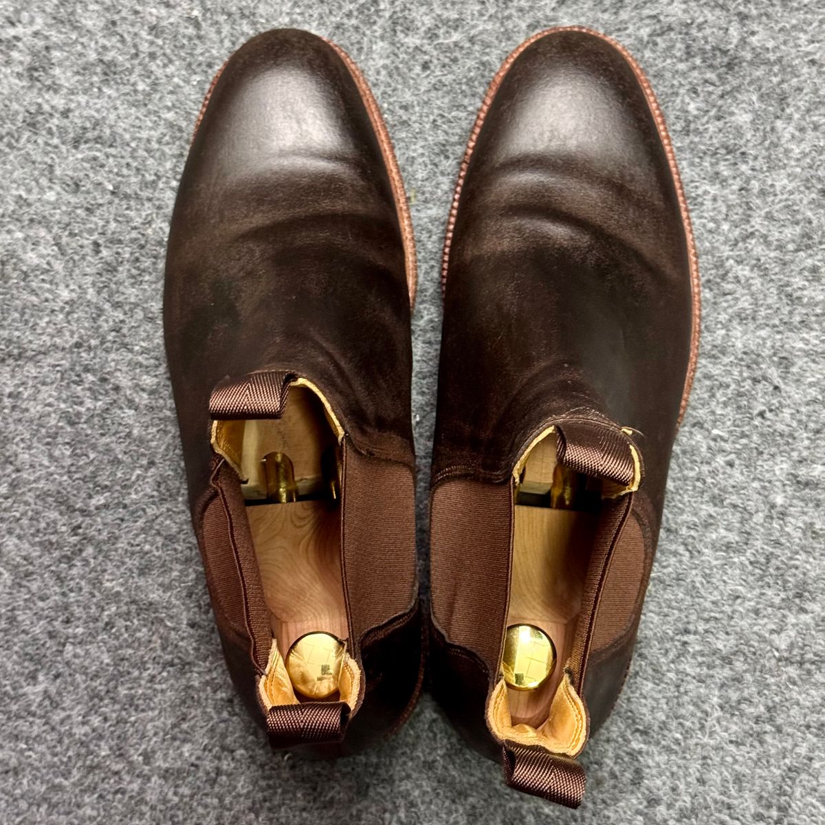 Photo by stinkypatina on November 25, 2025 of the Meermin Chelsea Boot in Rust Waxy Calf.