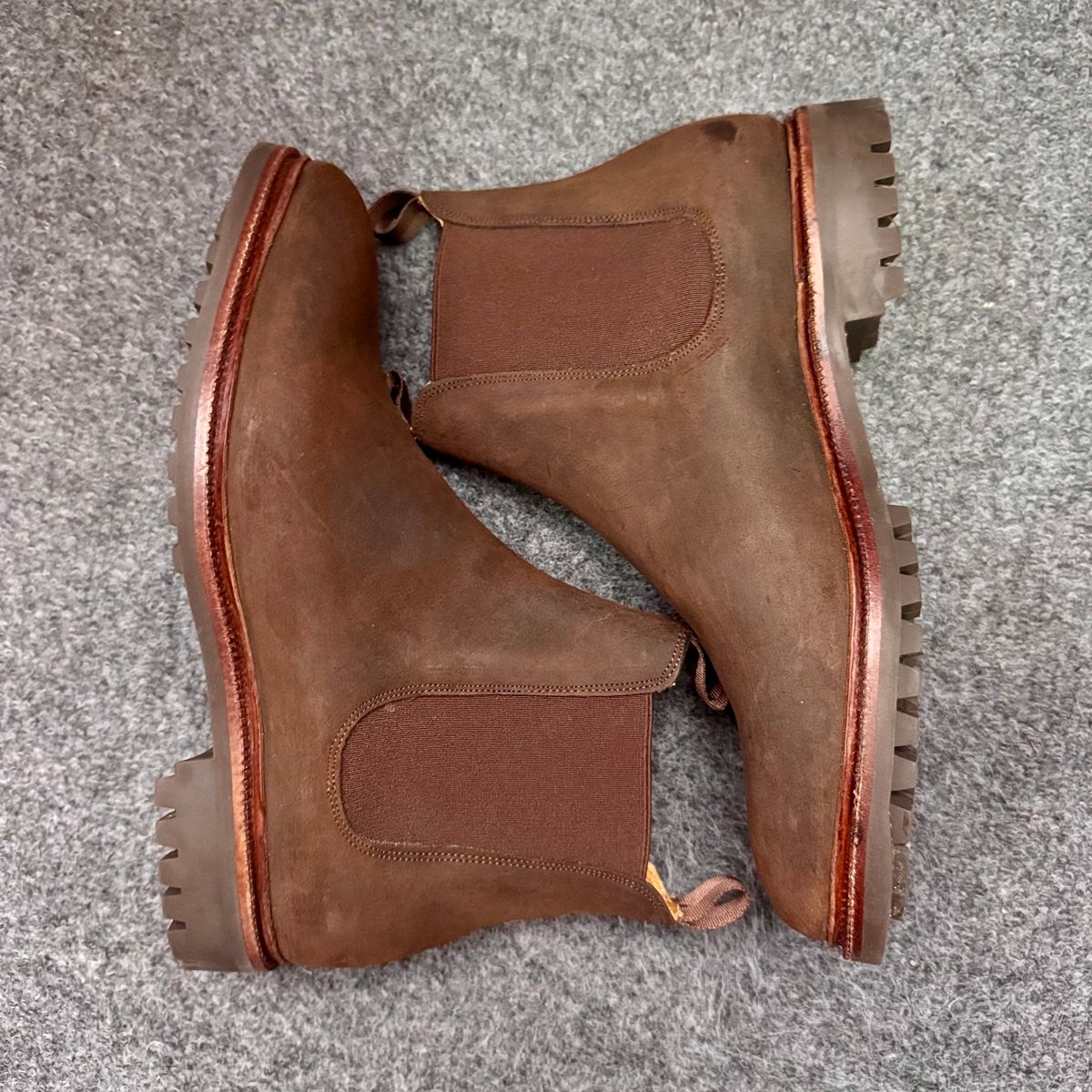 Photo by stinkypatina on November 13, 2025 of the Meermin Chelsea Boot in Rust Waxy Calf.