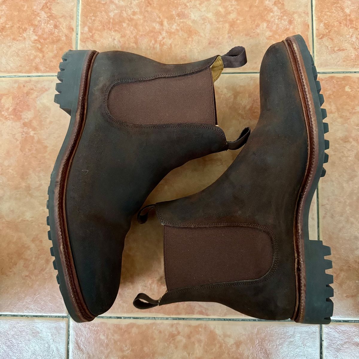 Photo by stinkypatina on November 14, 2025 of the Meermin Chelsea Boot in C.F. Stead Rust Waxy Commander Suede.