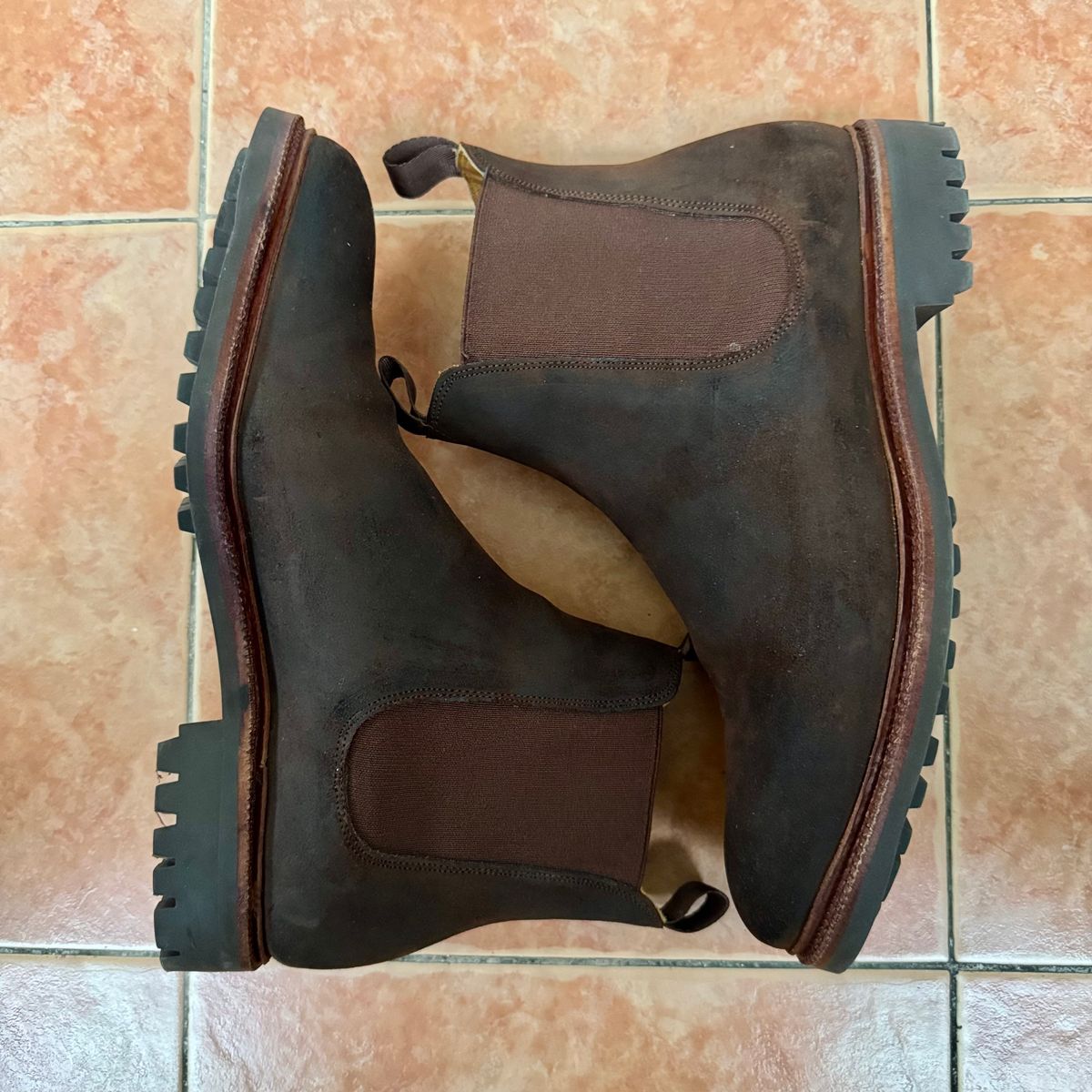 Photo by stinkypatina on November 14, 2025 of the Meermin Chelsea Boot in C.F. Stead Rust Waxy Commander Suede.