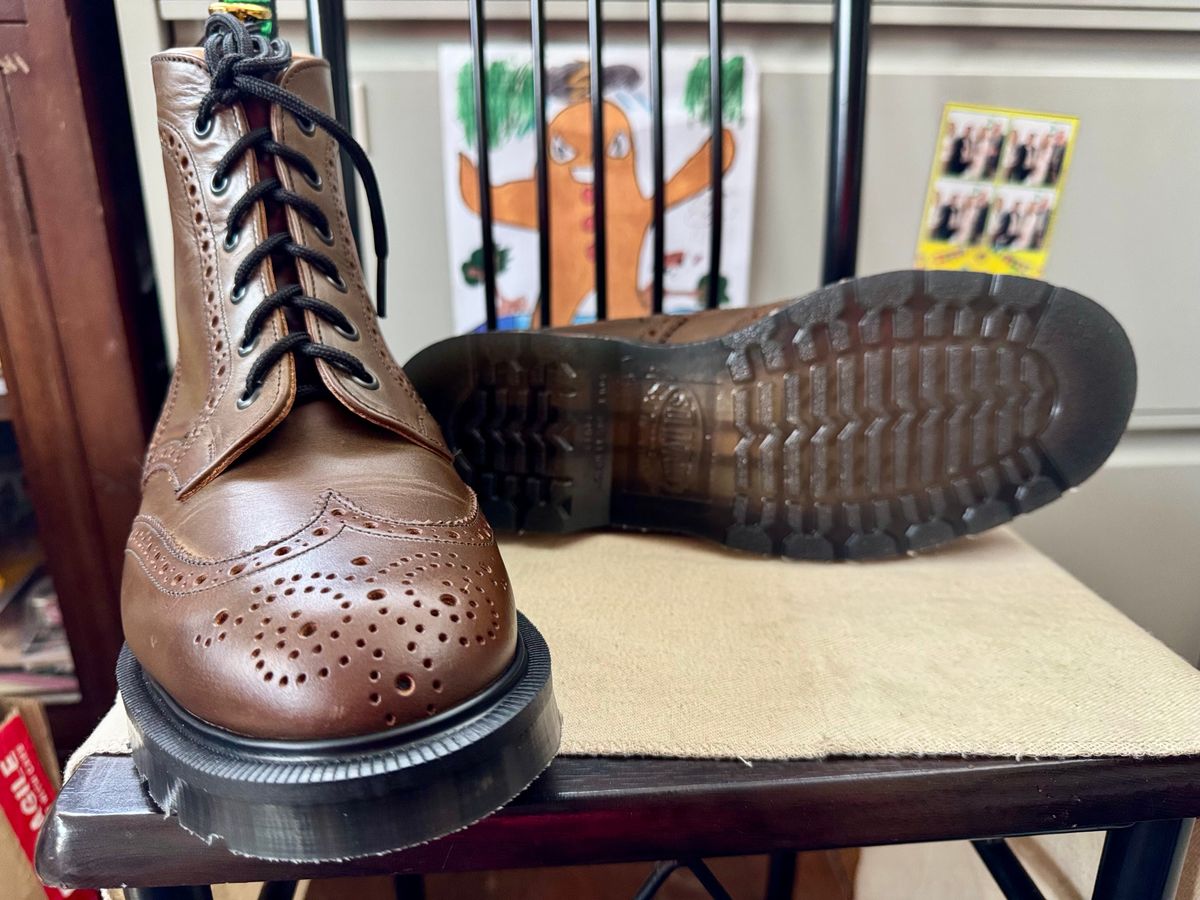 Photo by stinkypatina on October 4, 2024 of the Solovair Herring Hartwell in Pull Up Calf Leather.