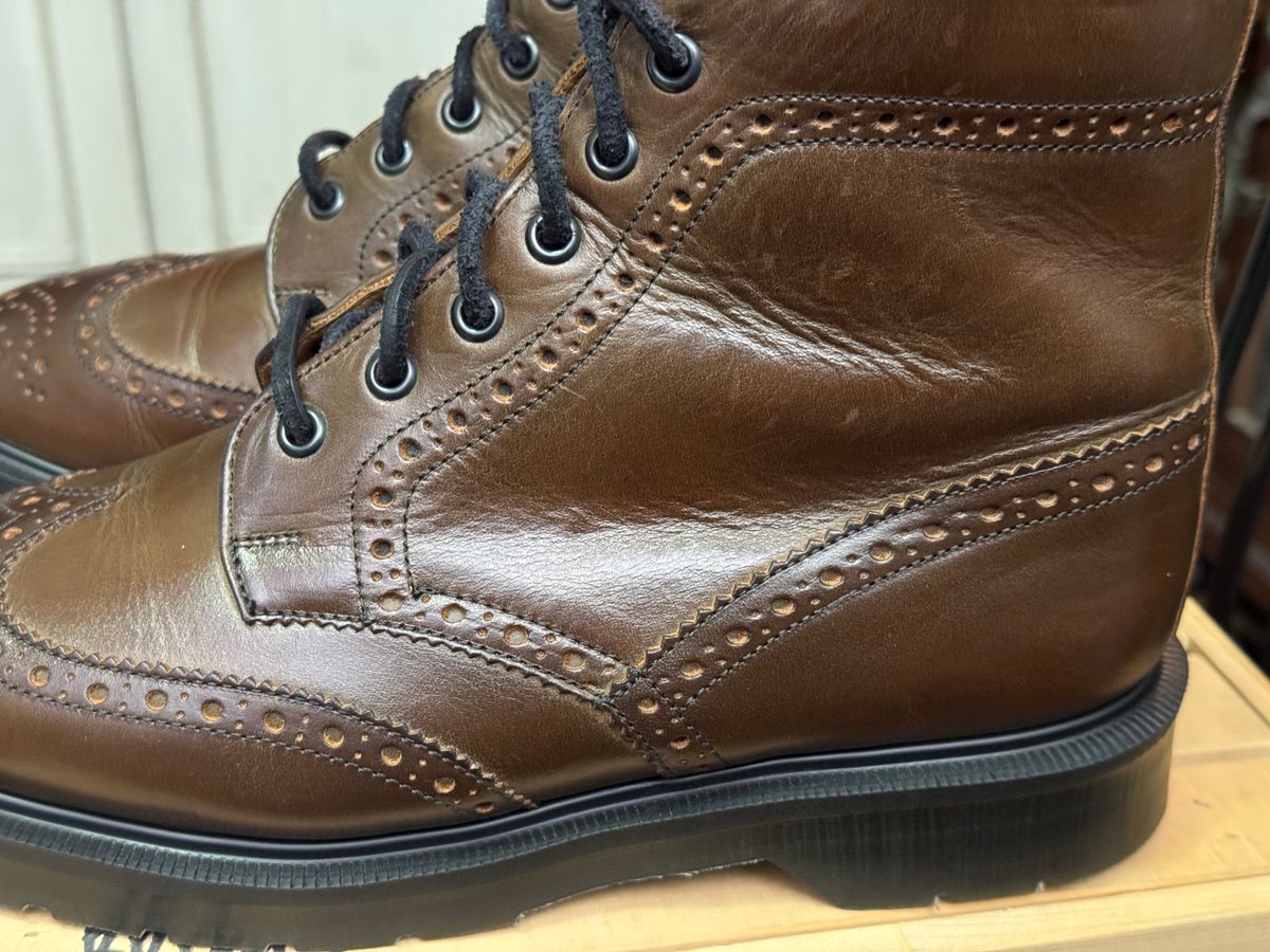 Photo by stinkypatina on May 4, 2025 of the Solovair Herring Hartwell in Pull Up Calf Leather.