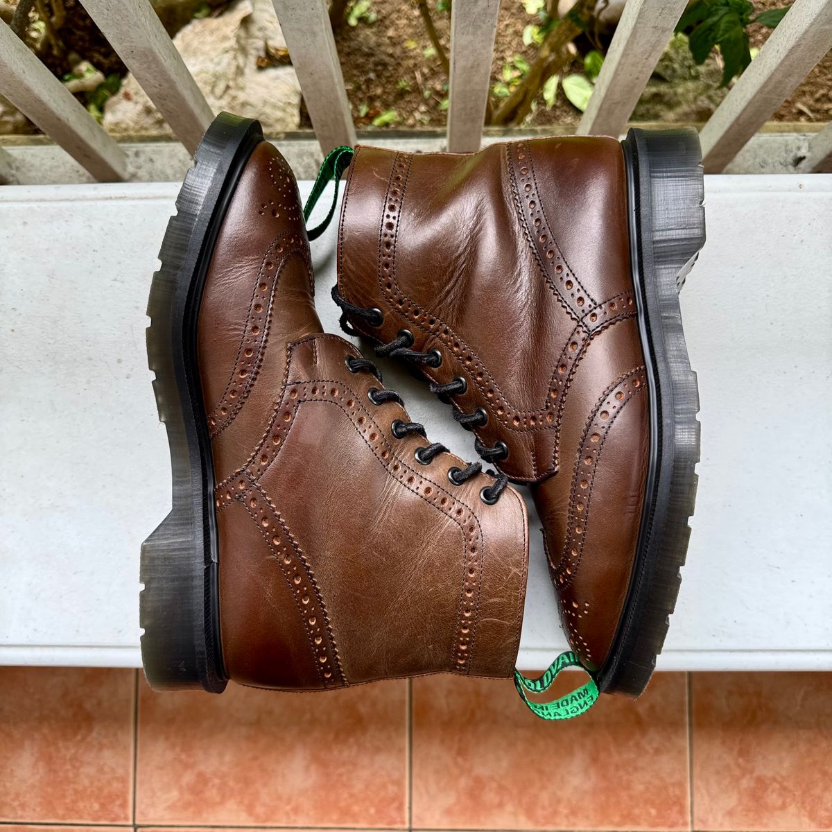Photo by stinkypatina on September 22, 2025 of the Solovair Herring Hartwell in Pull Up Calf Leather.