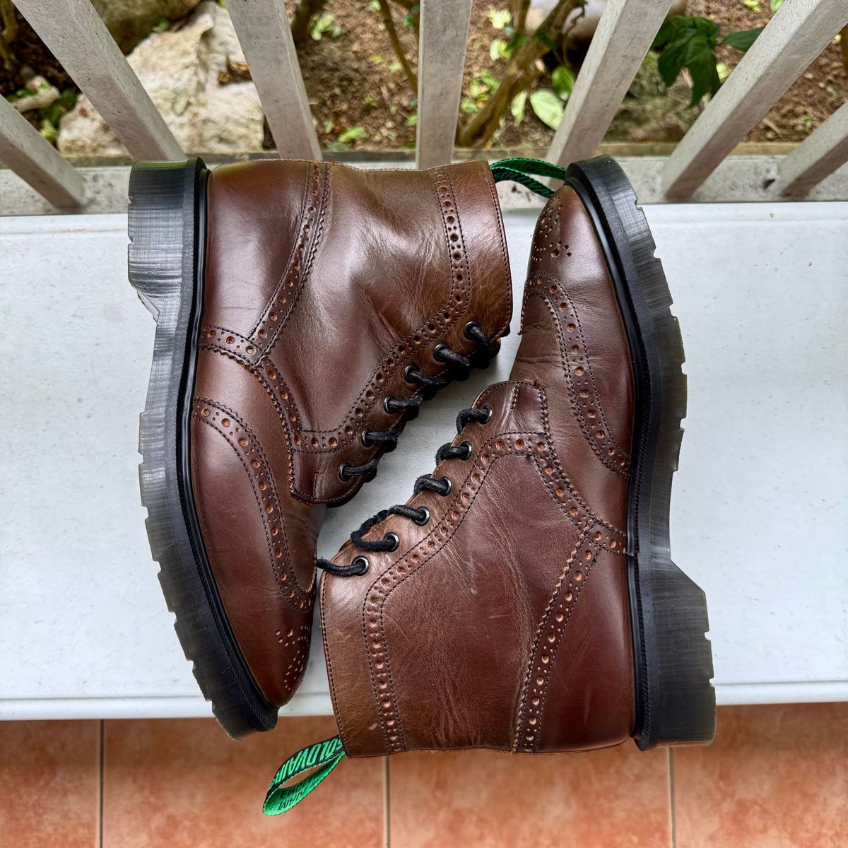 Photo by stinkypatina on September 22, 2025 of the Solovair Herring Hartwell in Pull Up Calf Leather.