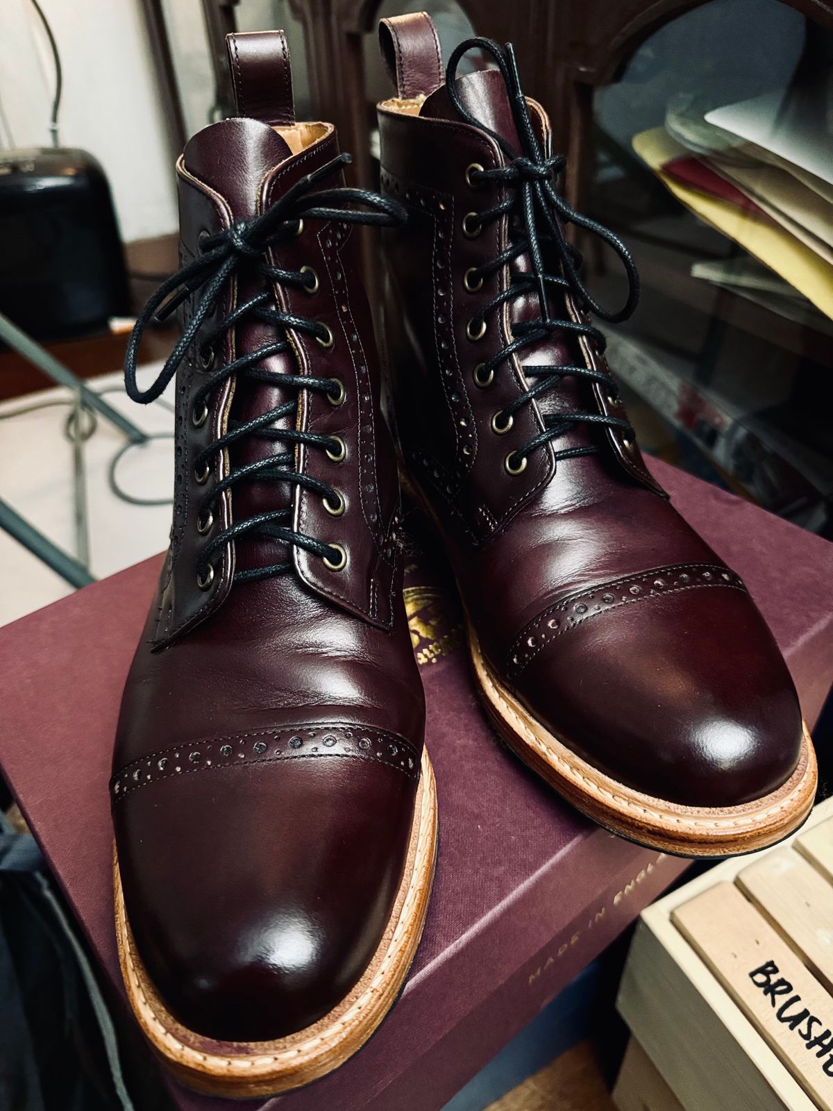 Photo by stinkypatina on July 11, 2024 of the Herring Caldbeck II in Burgundy Calf.