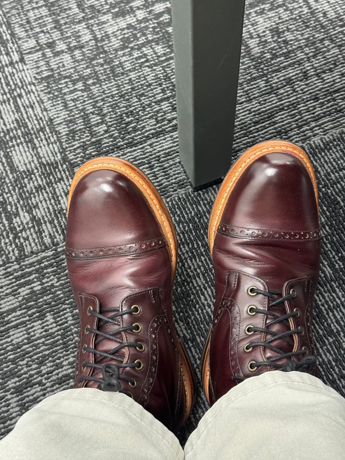 Photo by stinkypatina on September 10, 2024 of the Herring Caldbeck II in Burgundy Calf.