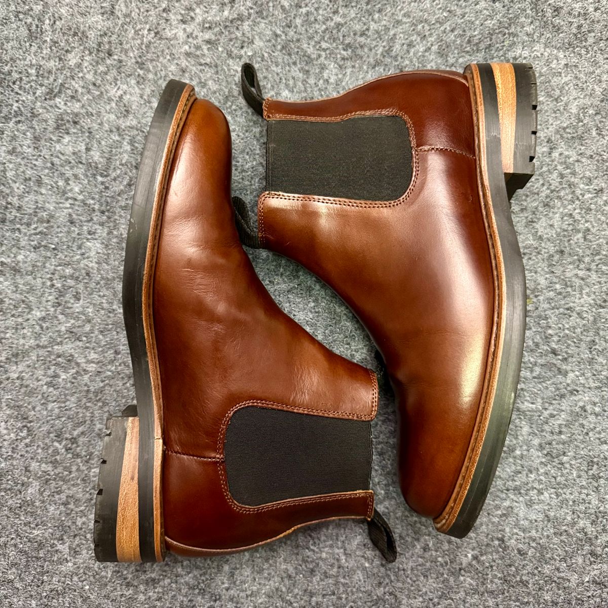 Photo by stinkypatina on October 24, 2025 of the Huckberry Rhodes Cooper Chelsea in Amarello Calf Leather.