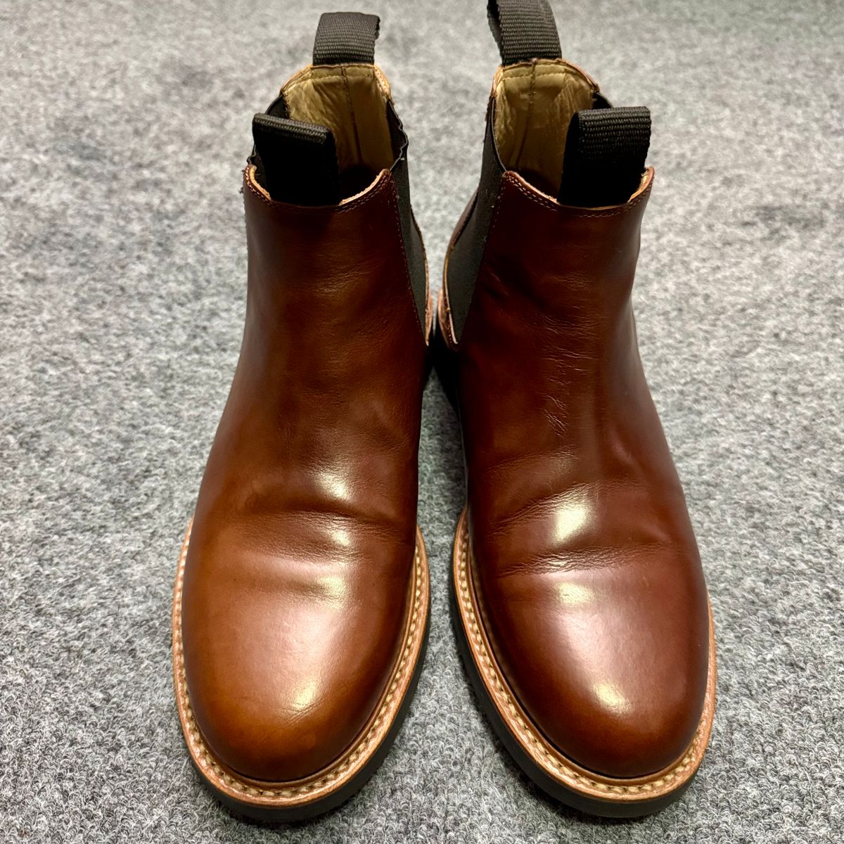 Photo by stinkypatina on October 24, 2025 of the Huckberry Rhodes Cooper Chelsea in Amarello Calf Leather.