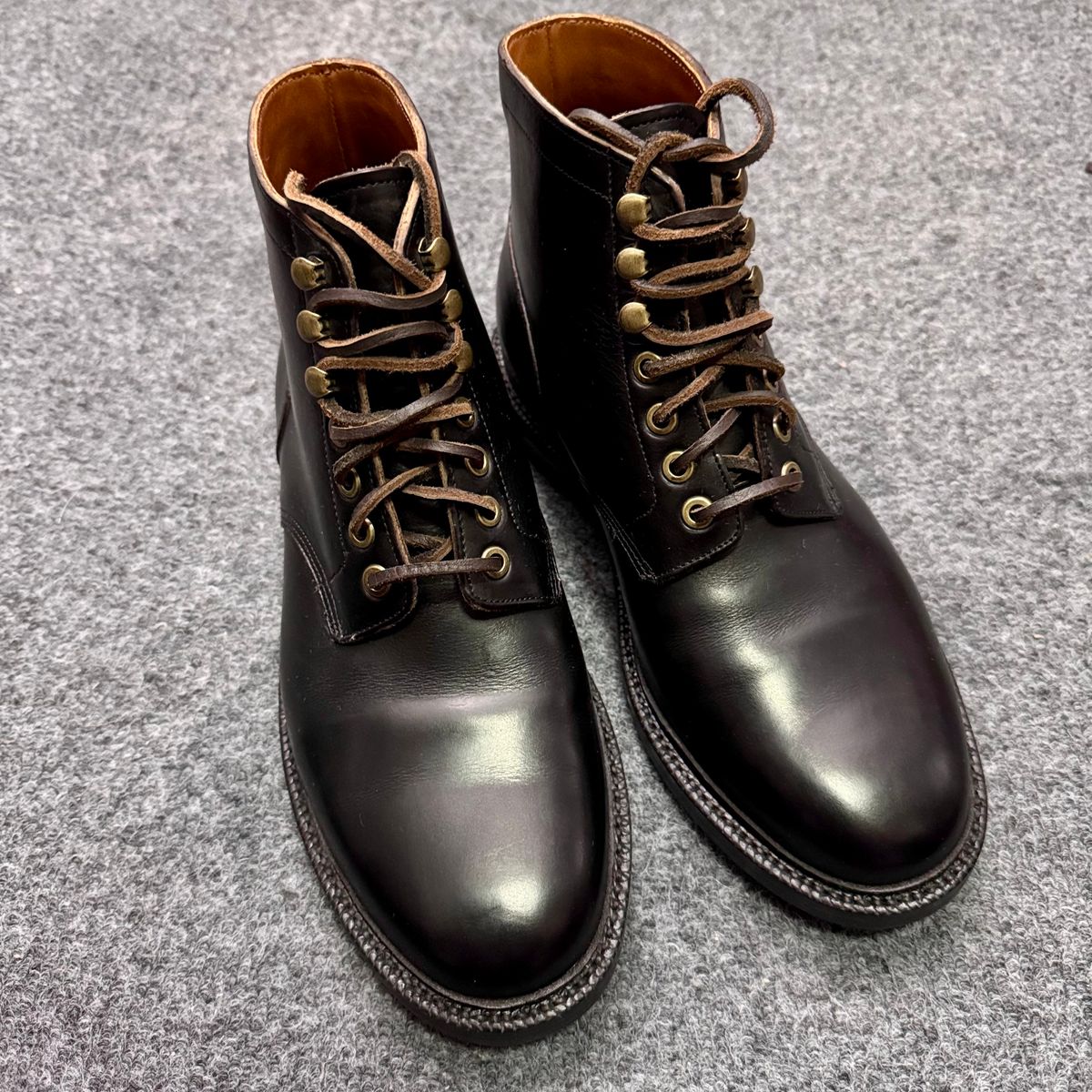 Photo by stinkypatina on November 13, 2025 of the Grant Stone Diesel Boot in Horween Black Chromexcel.