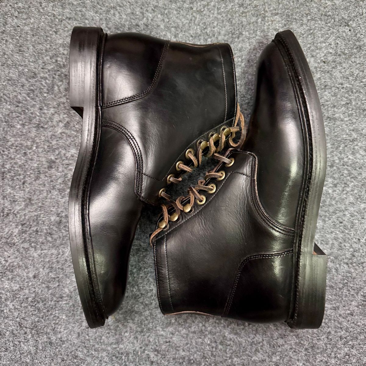 Photo by stinkypatina on November 13, 2025 of the Grant Stone Diesel Boot in Horween Black Chromexcel.
