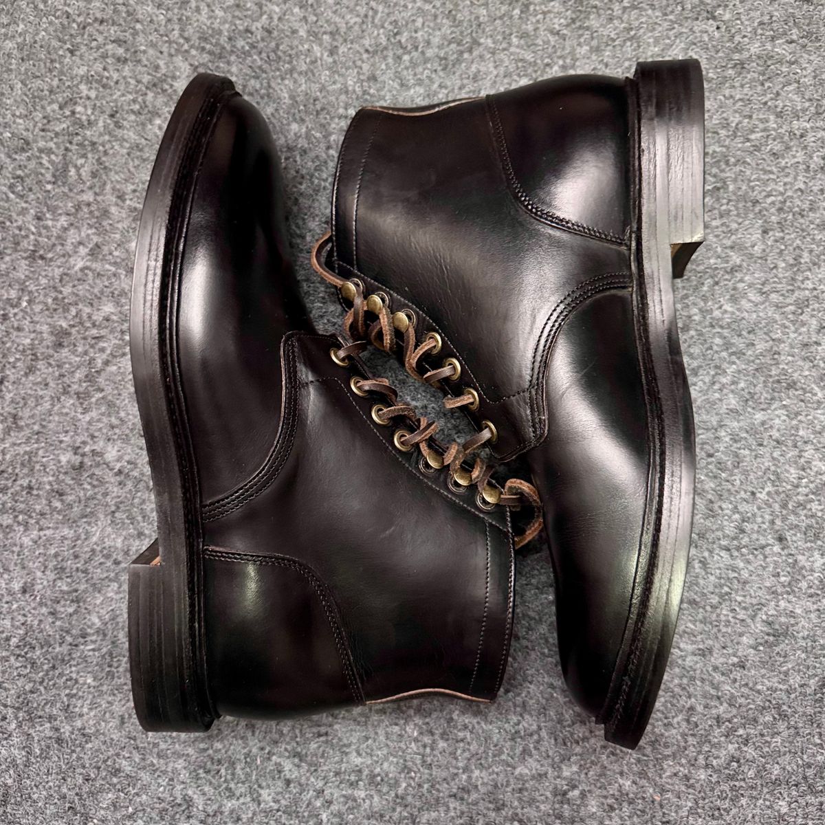 Photo by stinkypatina on November 13, 2025 of the Grant Stone Diesel Boot in Horween Black Chromexcel.