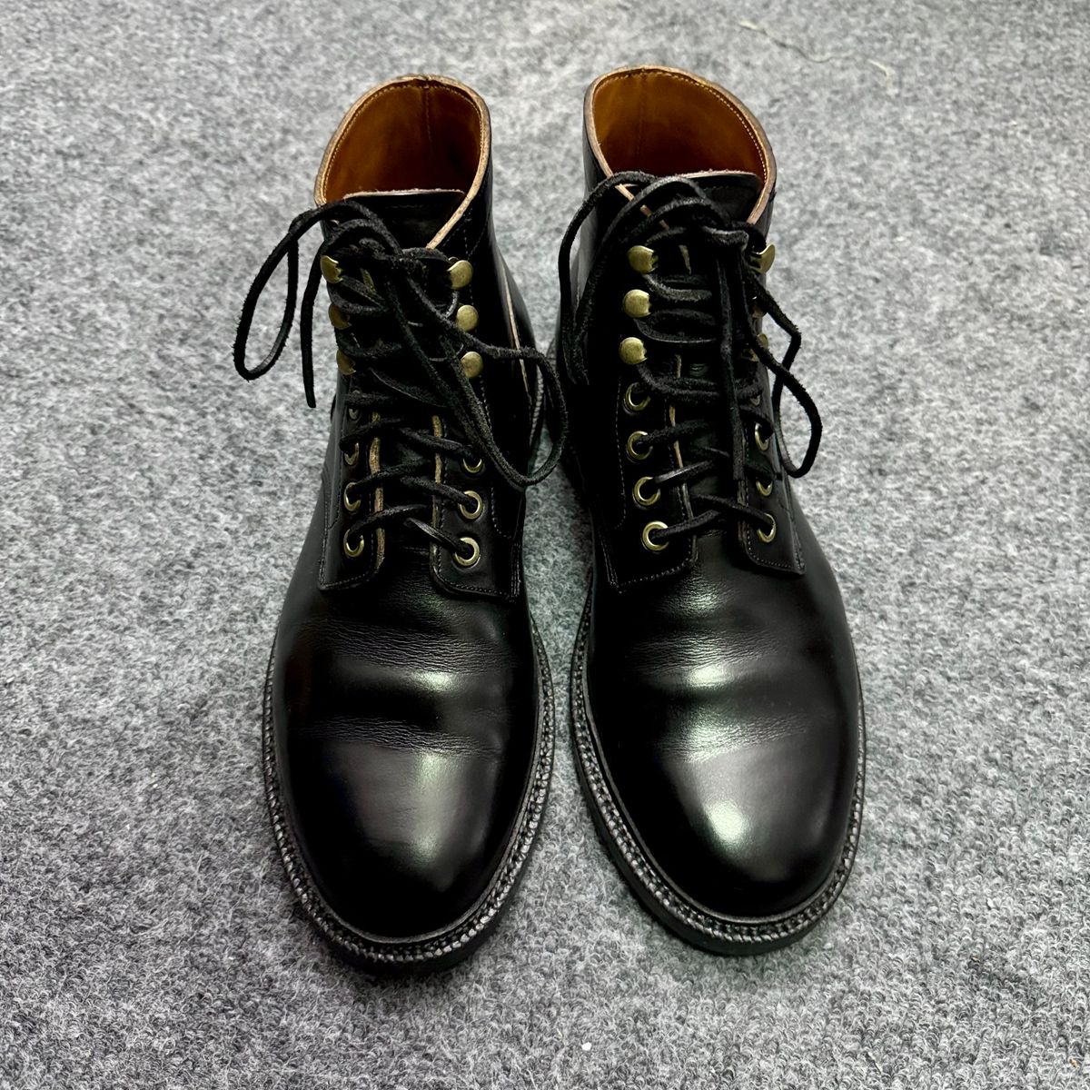 Photo by stinkypatina on November 27, 2025 of the Grant Stone Diesel Boot in Horween Black Chromexcel.