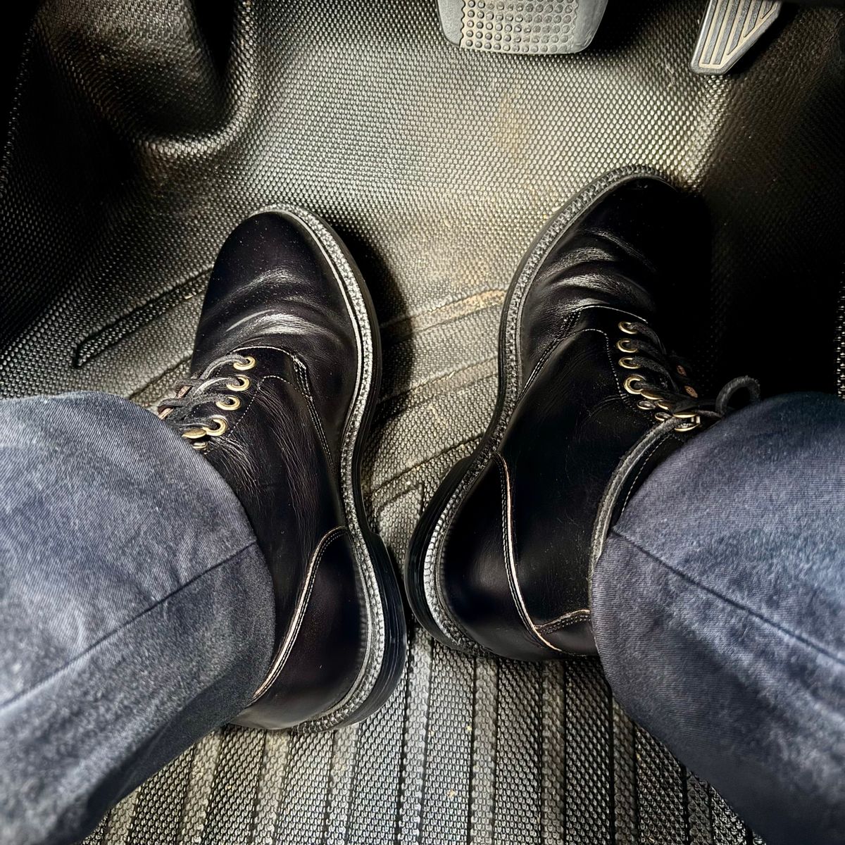 Photo by stinkypatina on November 26, 2025 of the Grant Stone Diesel Boot in Horween Black Chromexcel.