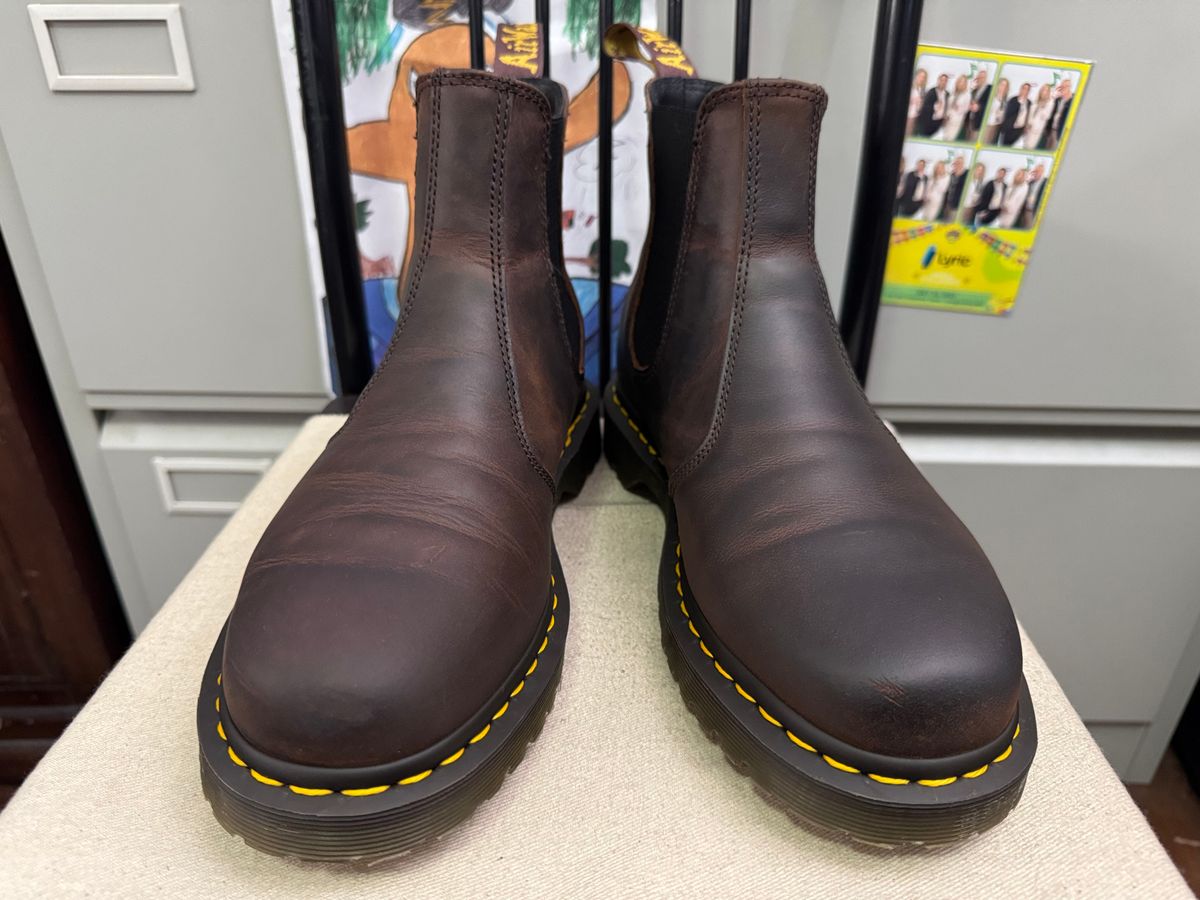 Photo by stinkypatina on May 2, 2025 of the Dr. Martens 2976 Chelsea in Walnut Brown.