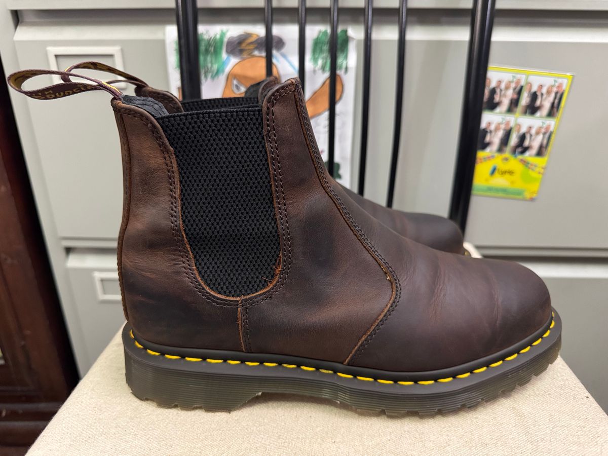 Photo by stinkypatina on May 2, 2025 of the Dr. Martens 2976 Chelsea in Walnut Brown.