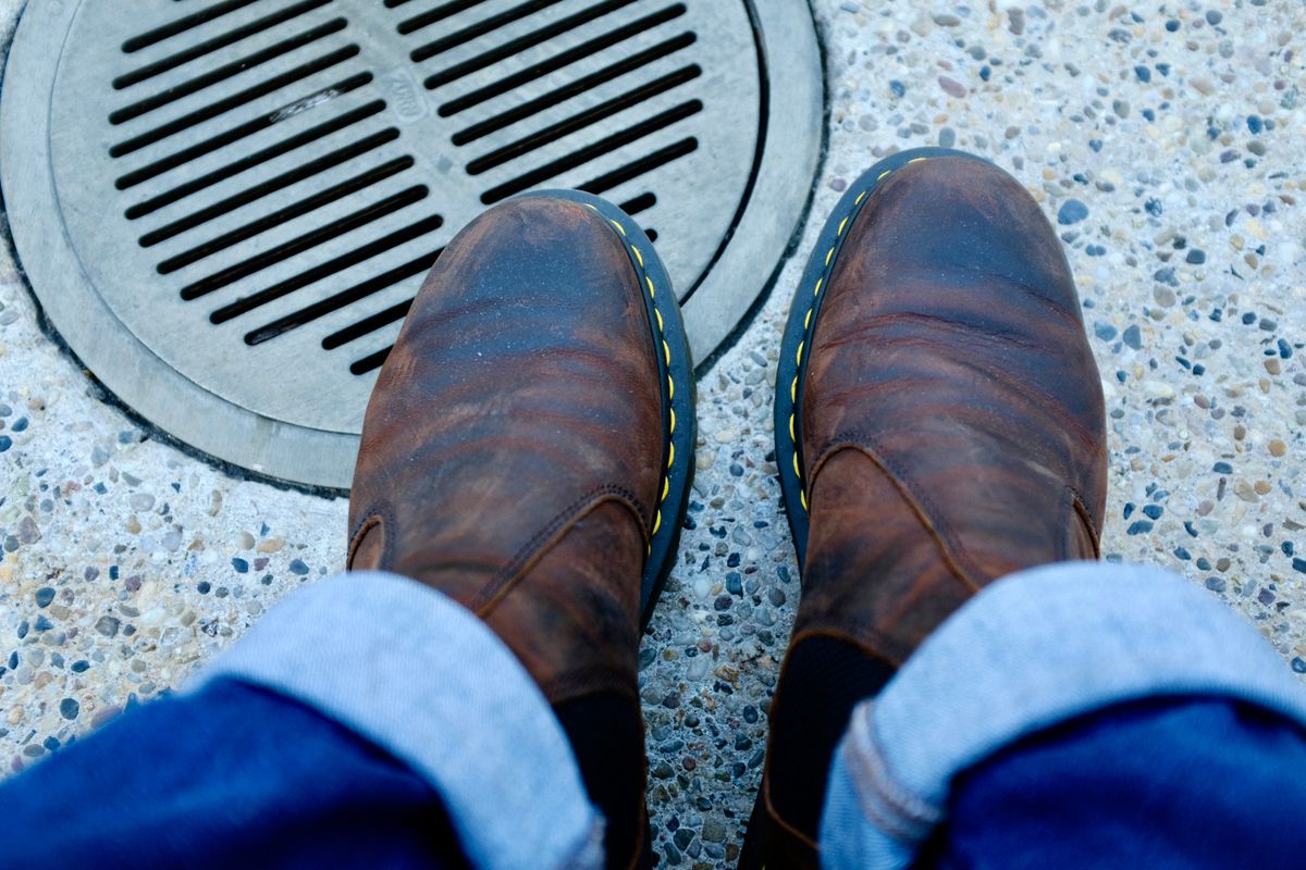Photo by stinkypatina on February 17, 2025 of the Dr. Martens 2976 Chelsea in Walnut Brown.