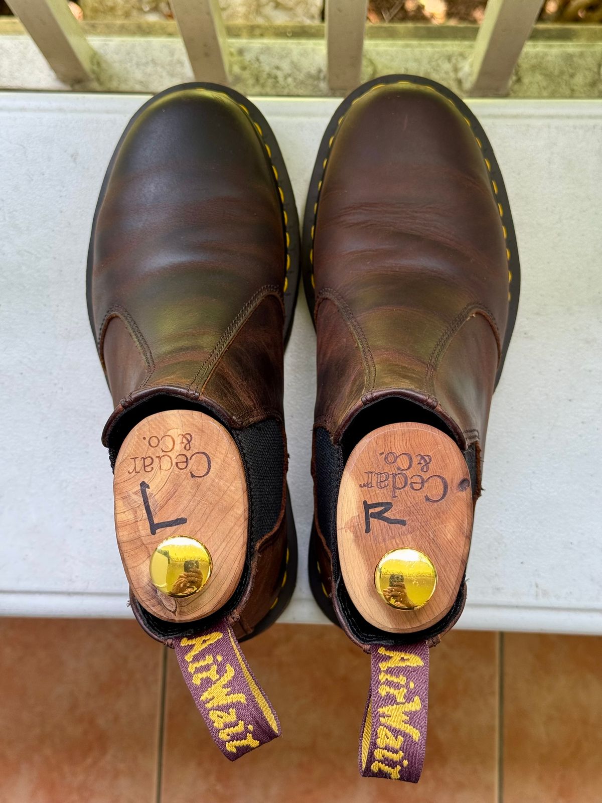 Photo by stinkypatina on July 10, 2025 of the Dr. Martens 2976 Chelsea in Walnut Brown.