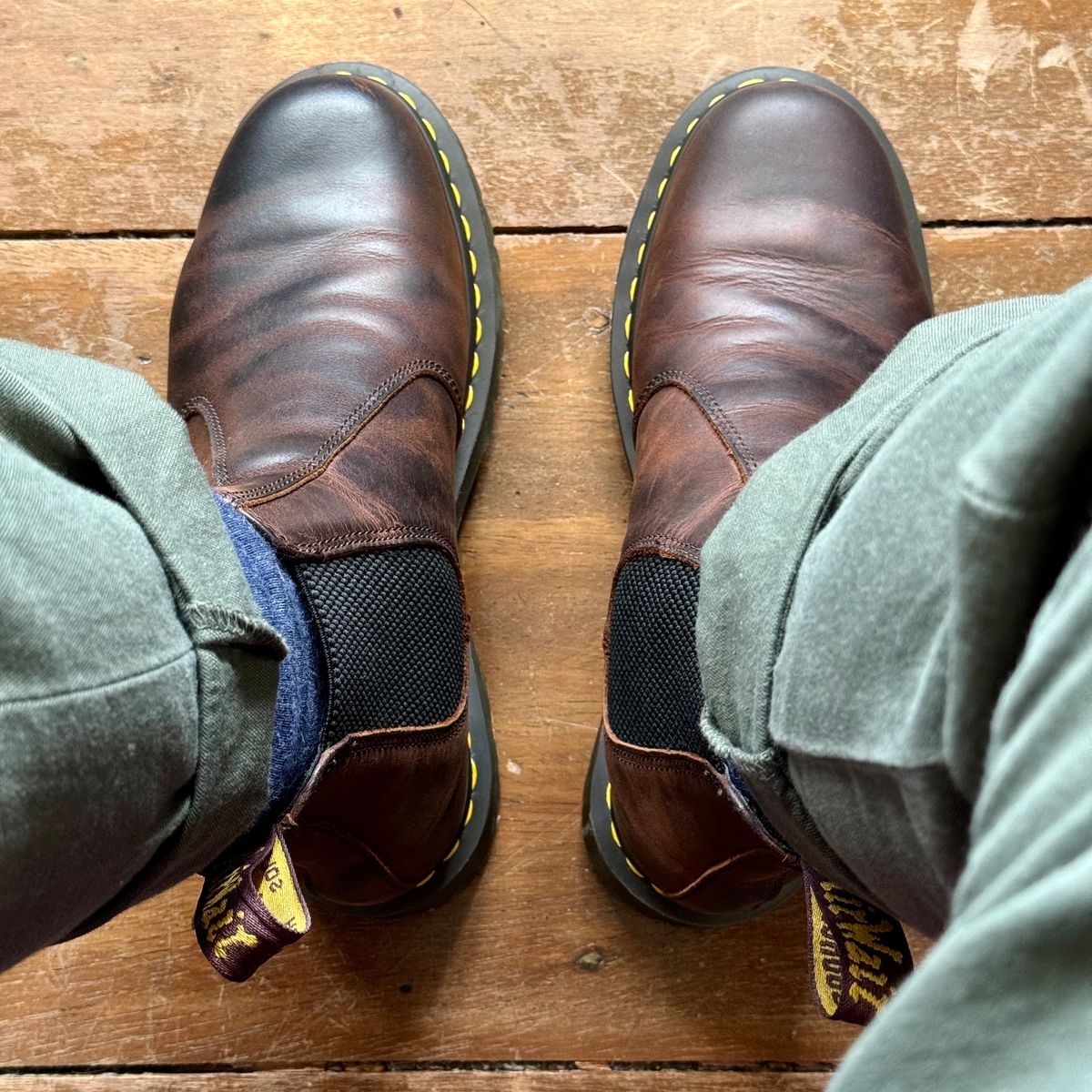 Photo by stinkypatina on August 30, 2025 of the Dr. Martens 2976 Chelsea in Walnut Brown.