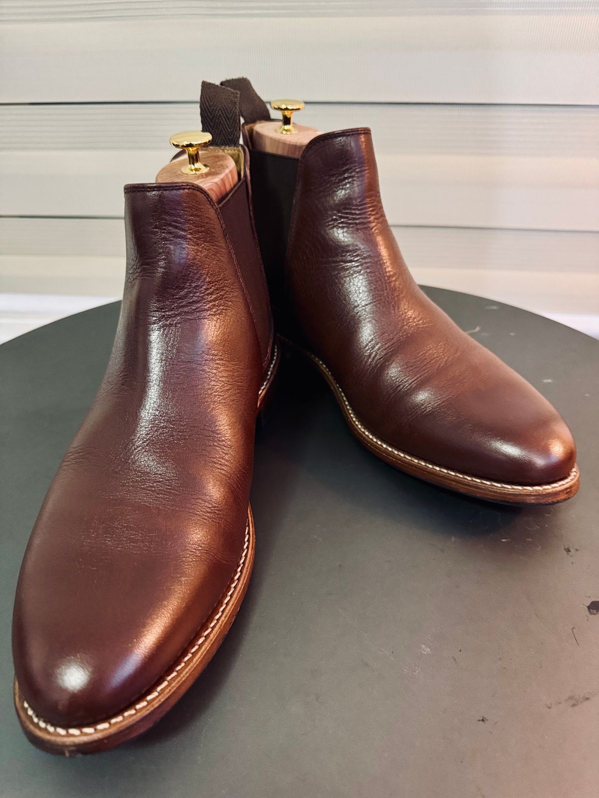 Photo by stinkypatina on July 19, 2024 of the Herring Ipswich II Chelsea in Dark Brown Calf.