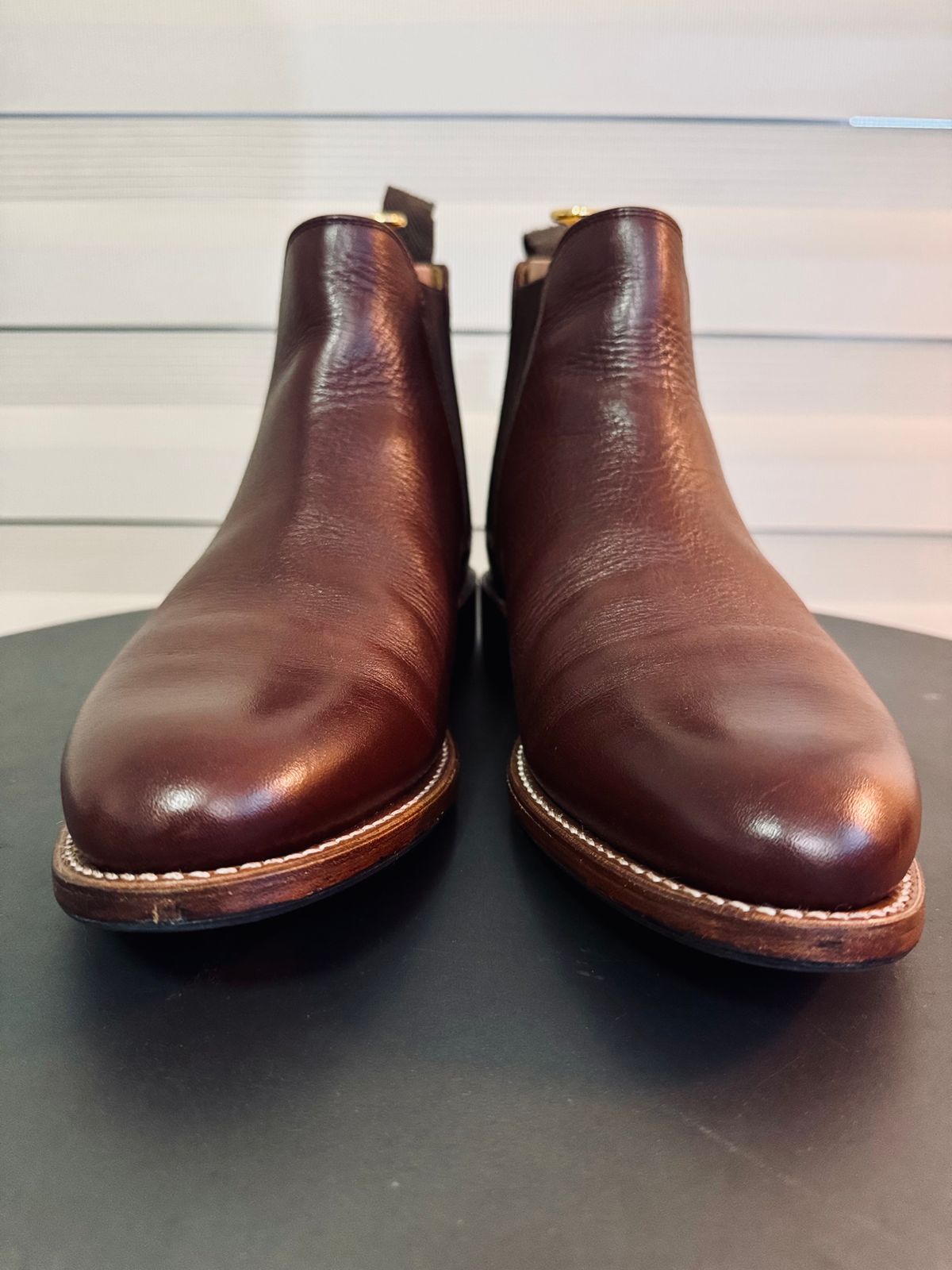 Photo by stinkypatina on July 19, 2024 of the Herring Ipswich II Chelsea in Dark Brown Calf.