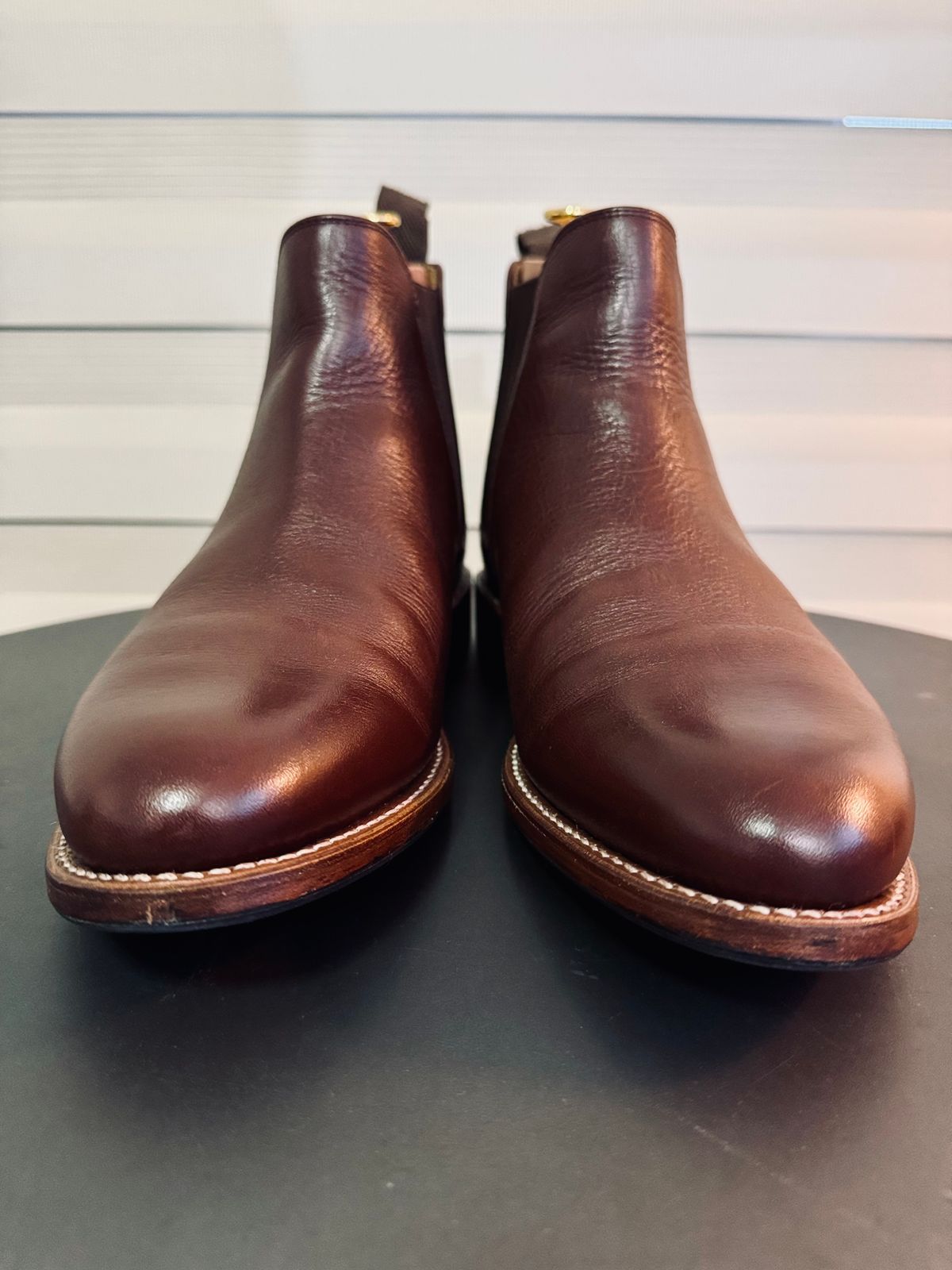 Photo by stinkypatina on July 19, 2024 of the Herring Ipswich II Chelsea in Dark Brown Calf.