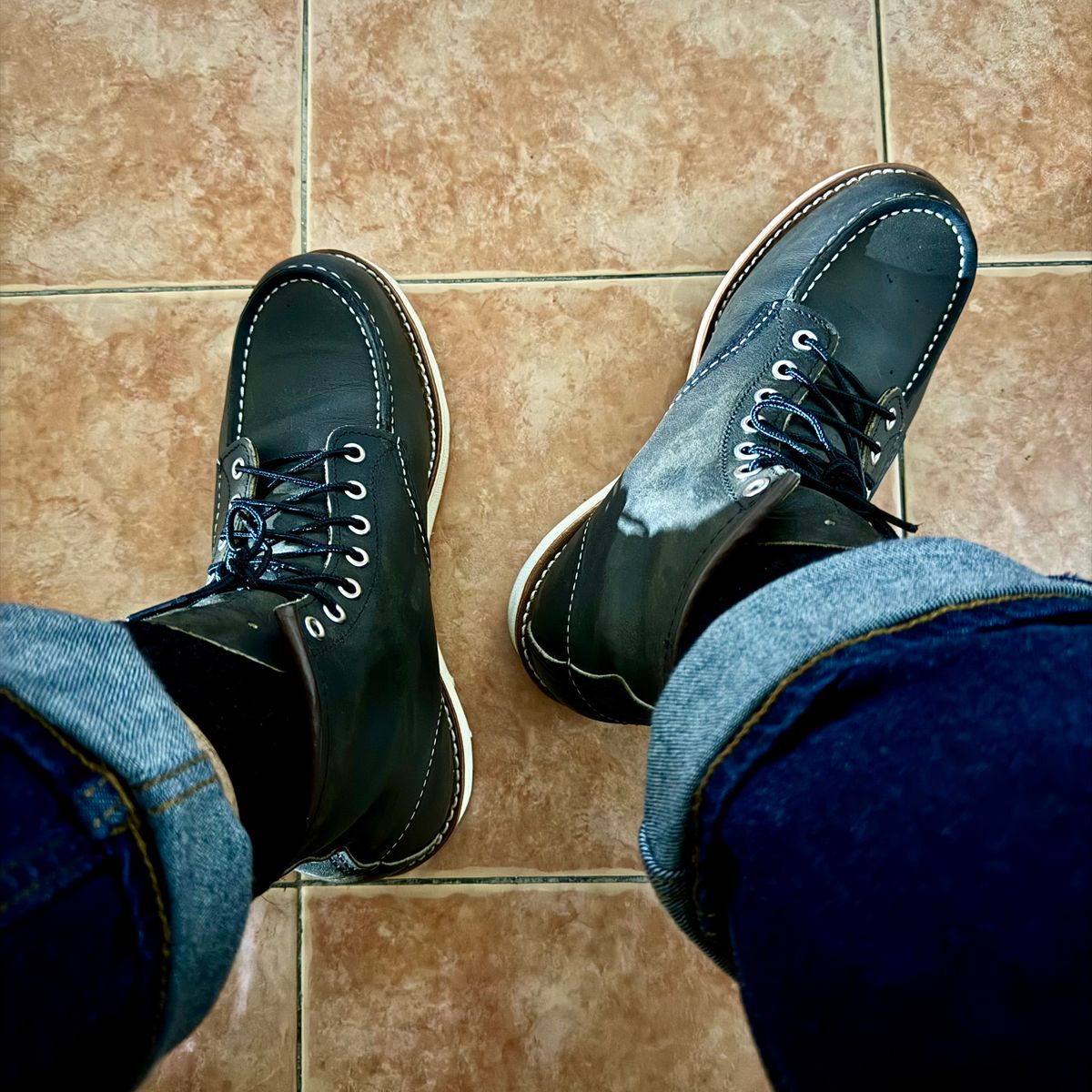 Photo by stinkypatina on December 29, 2025 of the Red Wing 6-Inch Classic Moc in S.B. Foot Charcoal Rough and Tough.