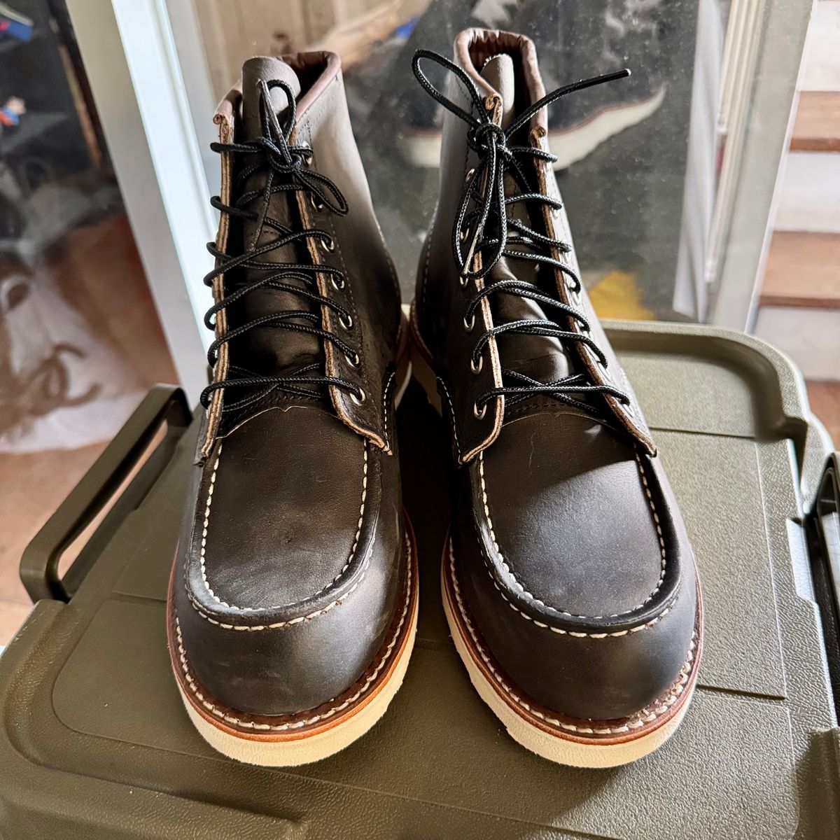 Photo by stinkypatina on December 19, 2025 of the Red Wing 6-Inch Classic Moc in S.B. Foot Charcoal Rough and Tough.