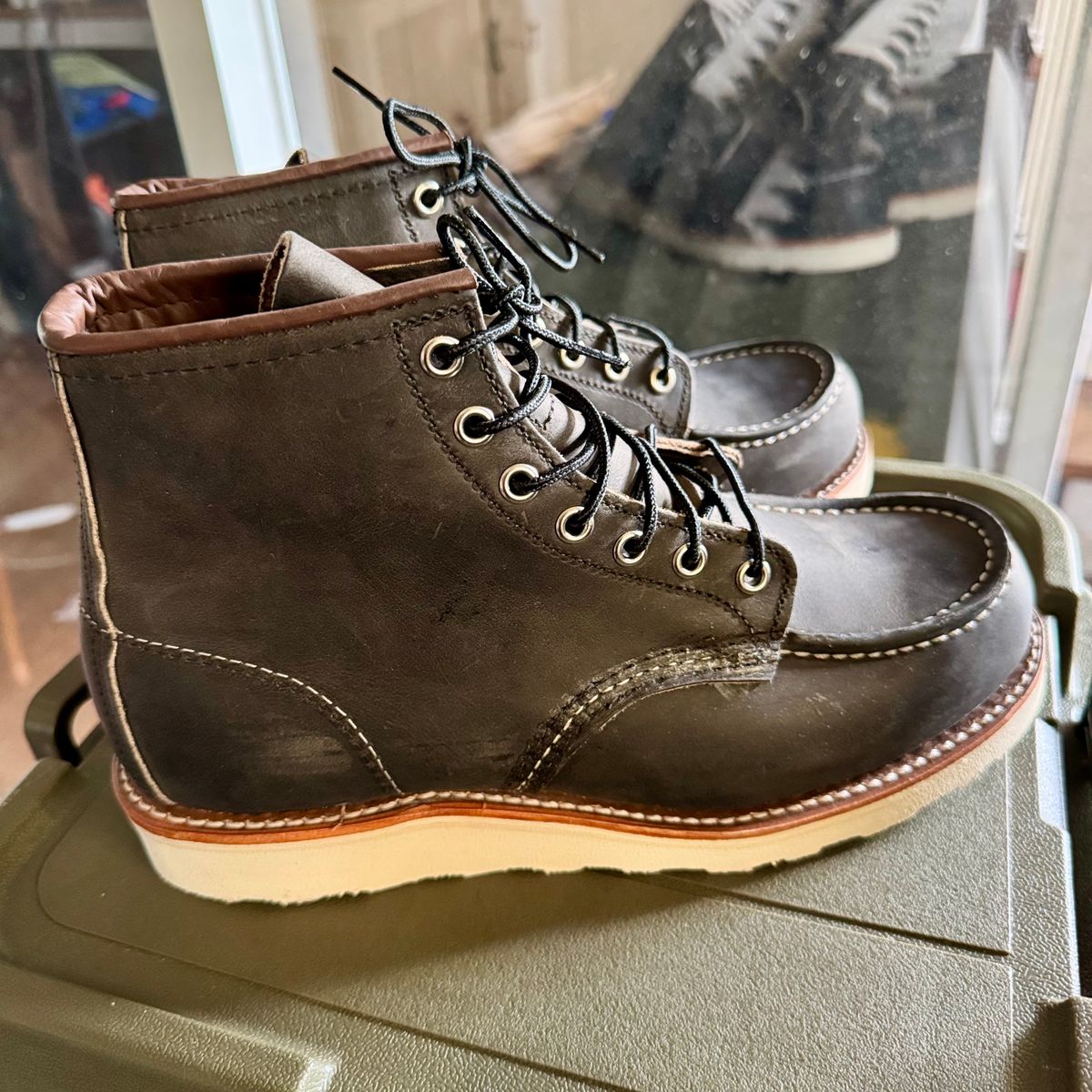 Photo by stinkypatina on December 19, 2025 of the Red Wing 6-Inch Classic Moc in S.B. Foot Charcoal Rough and Tough.