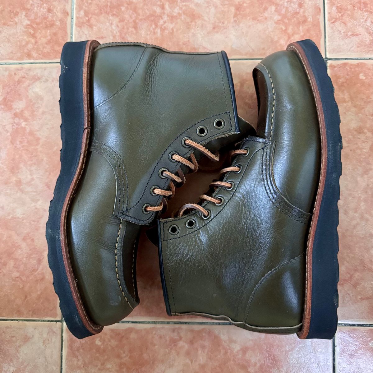 Photo by stinkypatina on November 11, 2025 of the Red Wing 6-Inch Classic Moc in S.B. Foot Alpine Portage.