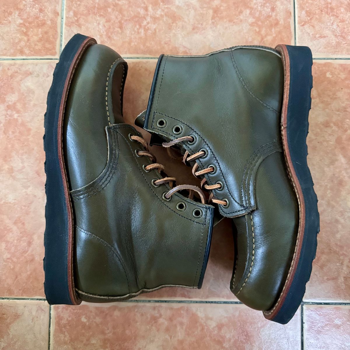 Photo by stinkypatina on November 11, 2025 of the Red Wing 6-Inch Classic Moc in S.B. Foot Alpine Portage.