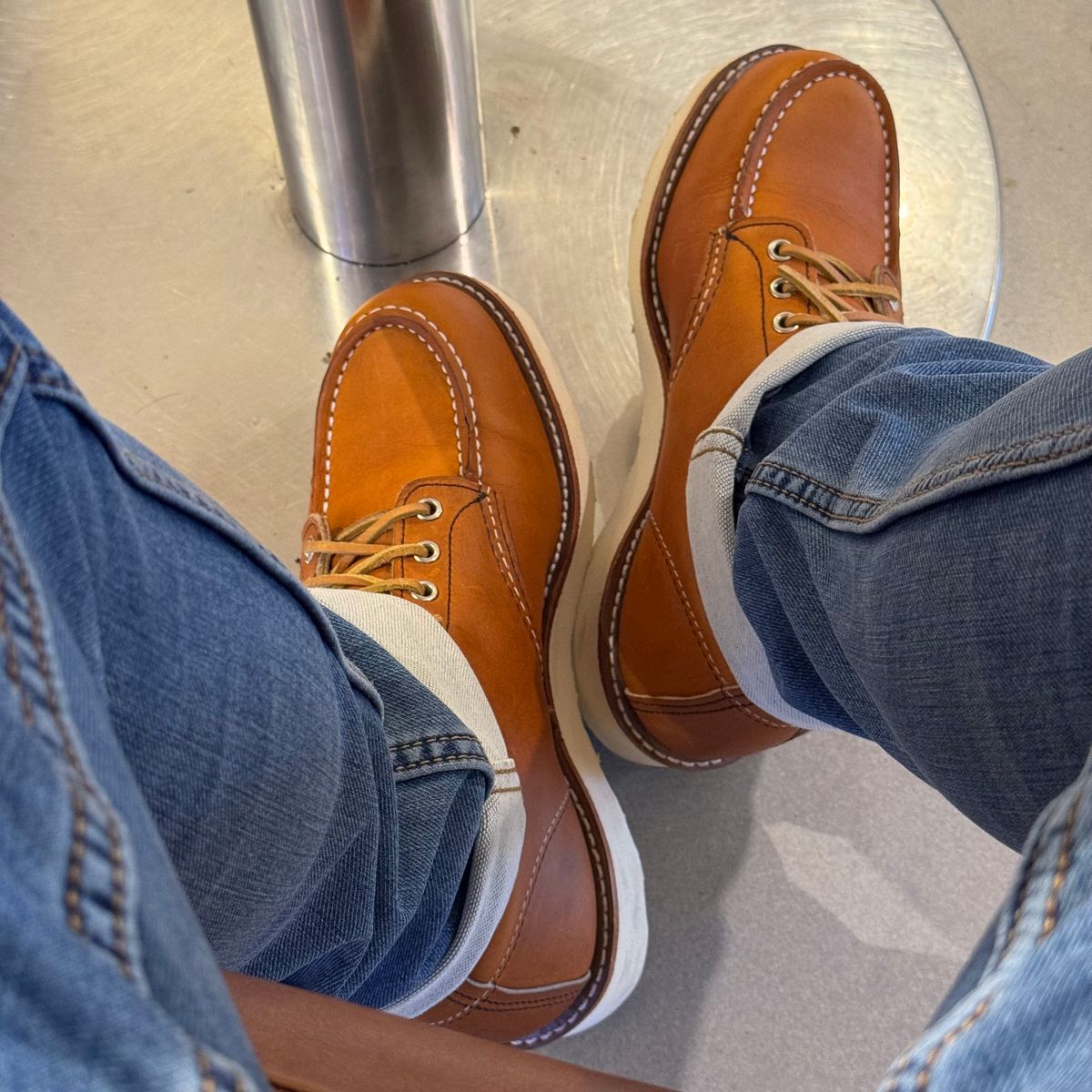 Photo by stinkypatina on July 18, 2025 of the Red Wing 6-Inch Classic Moc in S.B. Foot Oro Legacy.