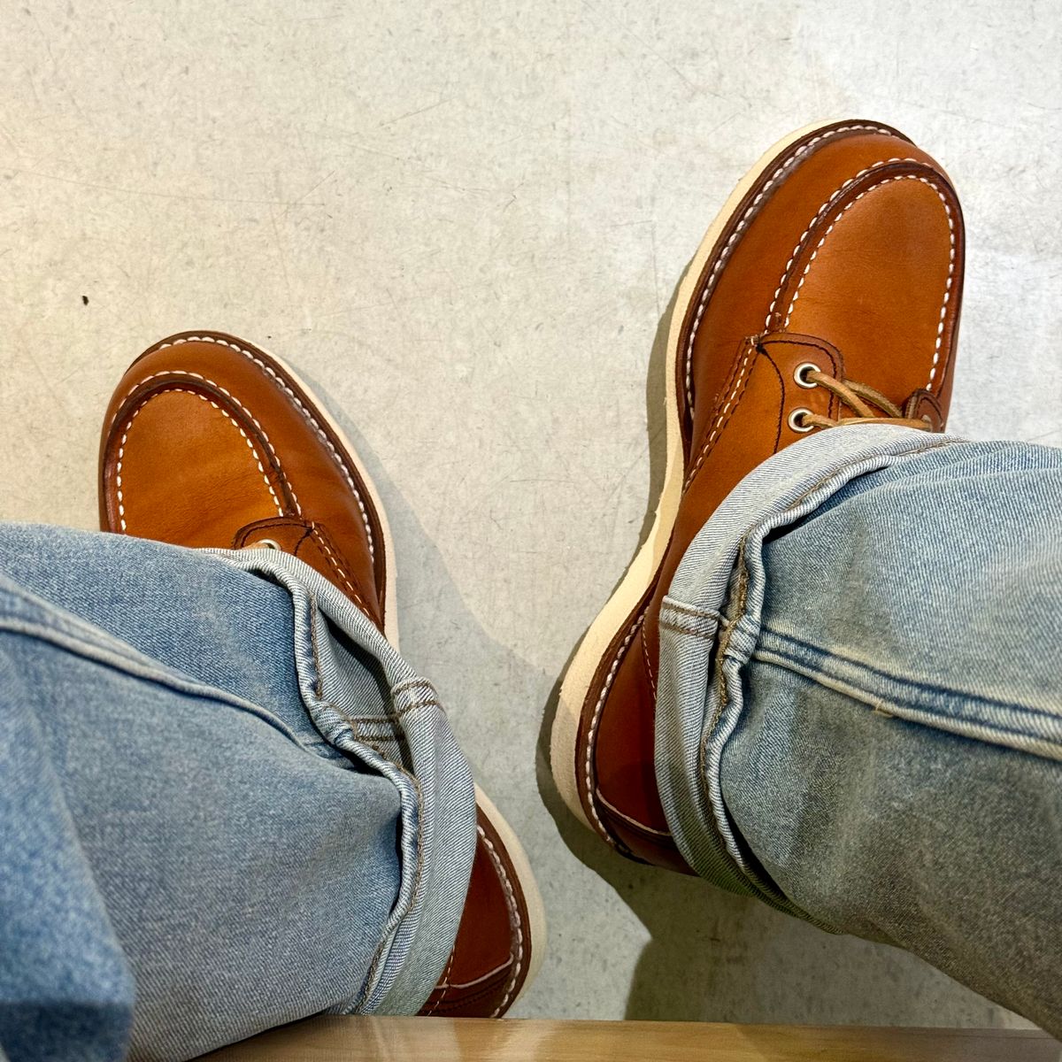 Photo by stinkypatina on August 29, 2025 of the Red Wing 6-Inch Classic Moc in S.B. Foot Oro Legacy.