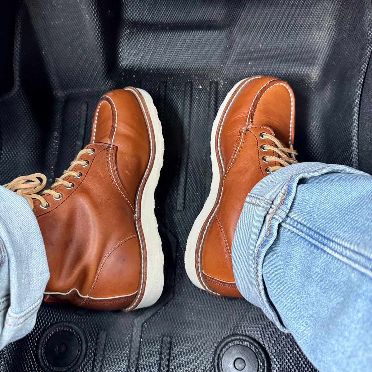 Photo by stinkypatina on August 29, 2025 of the Red Wing 6-Inch Classic Moc in S.B. Foot Oro Legacy.
