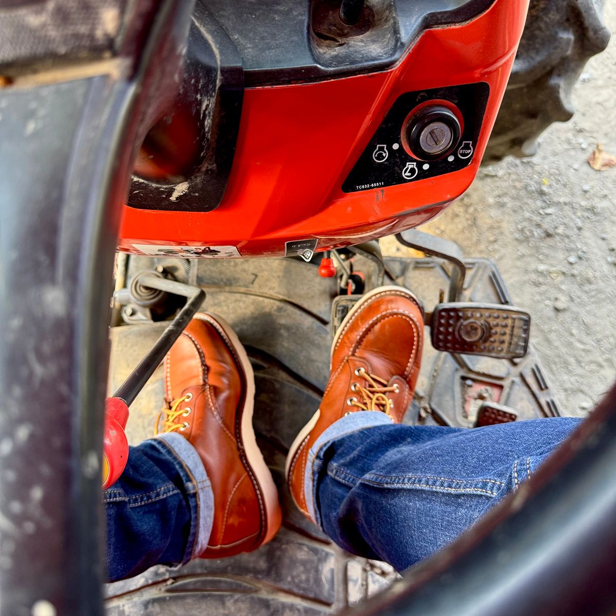 Photo by stinkypatina on May 1, 2026 of the Red Wing 6-Inch Classic Moc in S.B. Foot Oro Legacy.