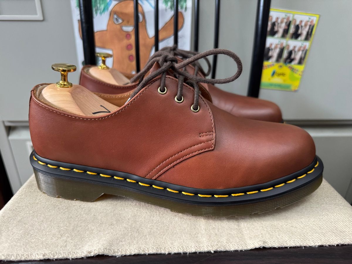 Photo by stinkypatina on May 2, 2025 of the Dr. Martens 1461 in Carrara Saddle Tan.