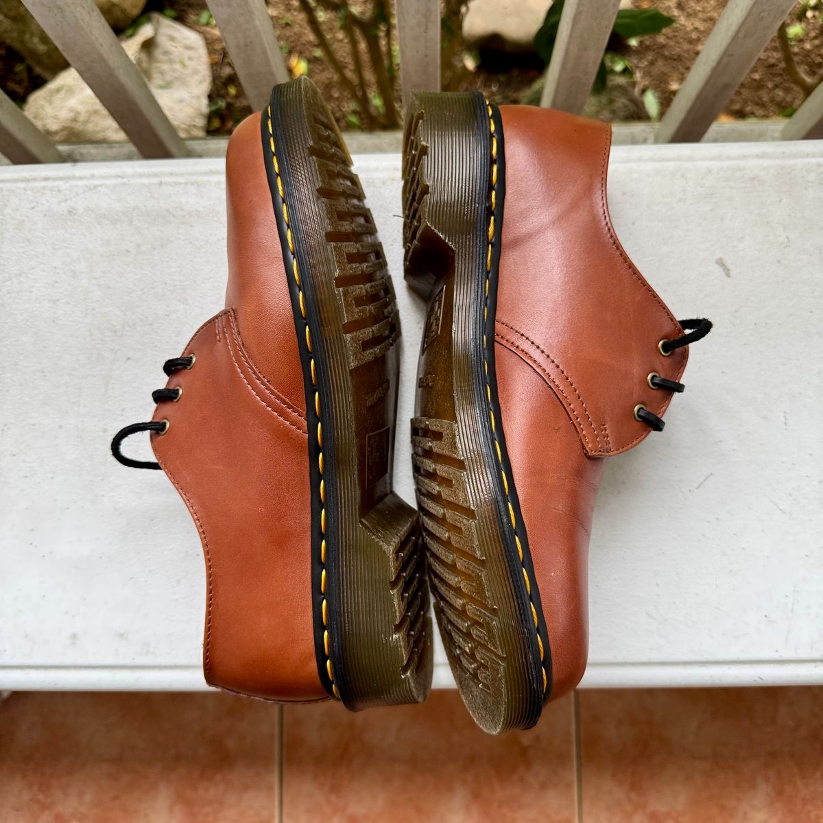 Photo by stinkypatina on September 13, 2025 of the Dr. Martens 1461 in Carrara Saddle Tan.